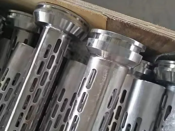 Slot type drill pipe screen in a packaging box