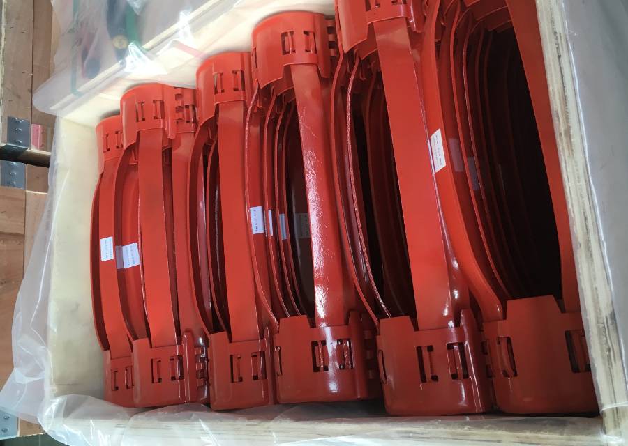 Several hinged non-welded spring casing centralizers in the wooden cases and packed with plastic films.